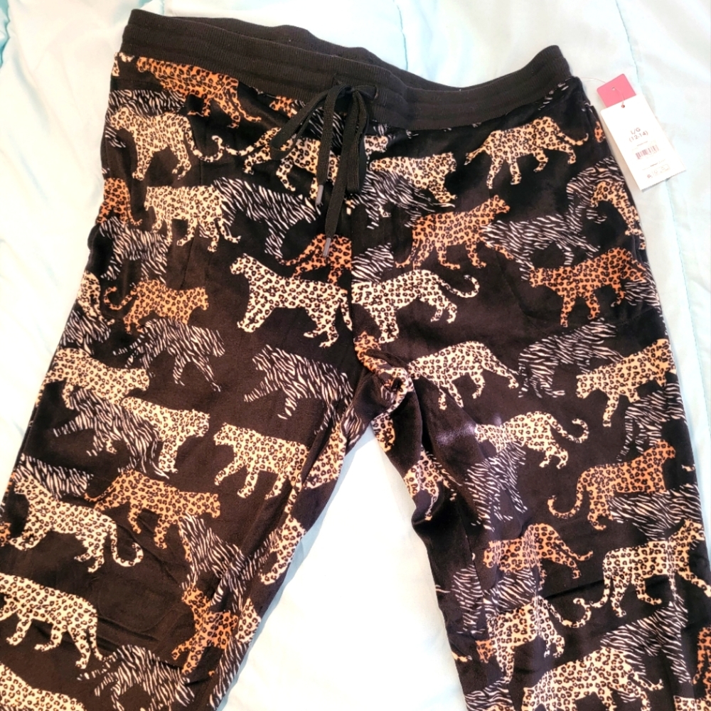 Secret Treasures Cheeta Print Jogger Pants